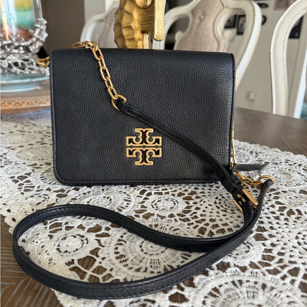 Tory Burch Black Crossbody Bag with Gold Logo - Picture 2 of 16